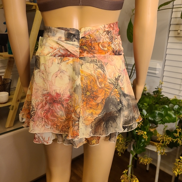 Guess Collection Floral Skirt - Picture 2 of 3